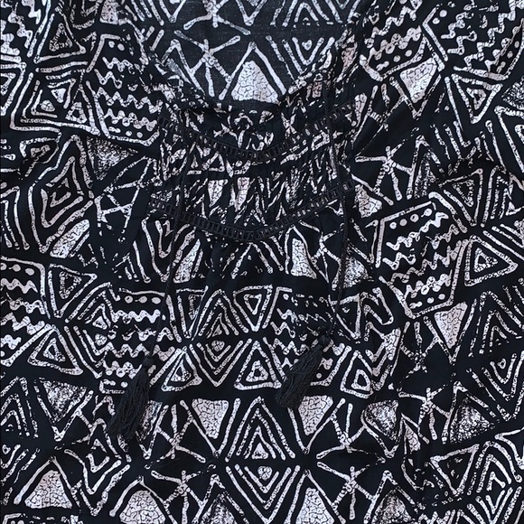 Aztec Blouse - Picture 2 of 3